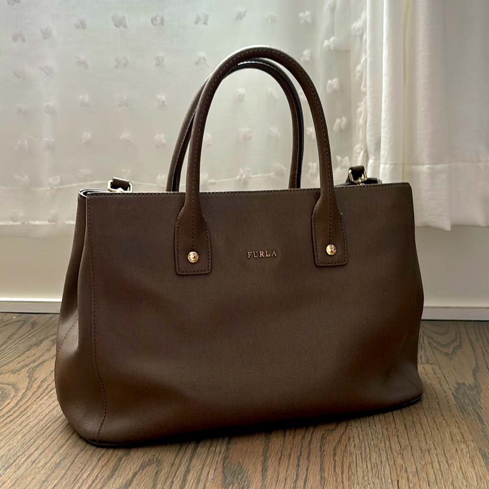 Furla Linda Medium Leather Tote in Taupe - Picture 4 of 11